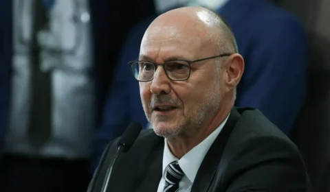 Atual chefe da Abin confirma que se encontrou com Ramagem fora da agenda