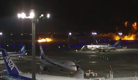 VÍDEO: avião pega fogo ao pousar no aeroporto de Tóquio, no Japão