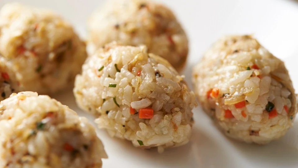 Receita fácil para as férias com as crianças: bolinhos de arroz coloridos