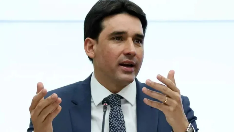 Câmara pagou combustível de carros usados por parentes de ministro