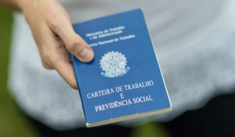 Desemprego cai a 7,5% durante trimestre finalizado em novembro, afirma IBGE