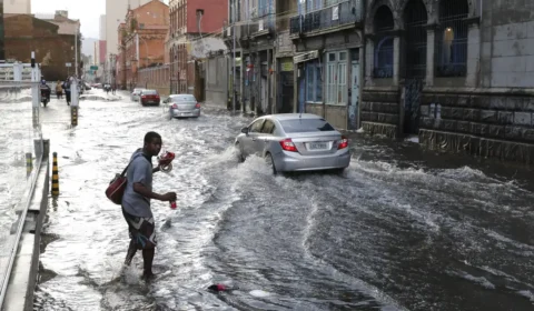 Comitiva do governo federal visita áreas afetadas pela chuva no RJ