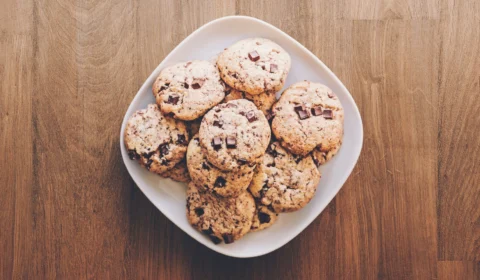 Receita para fazer nas férias com as crianças: cookies divertidos