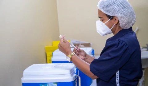 Covid-19: vacina bivalente é ofertada em 74 unidades de Manaus