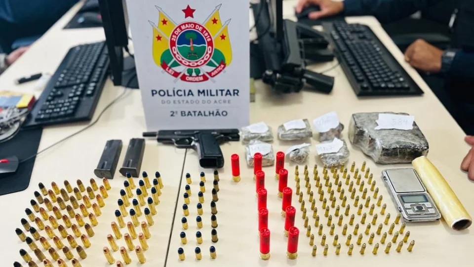 Homem é preso com arma de fogo, drogas e munições no Acre