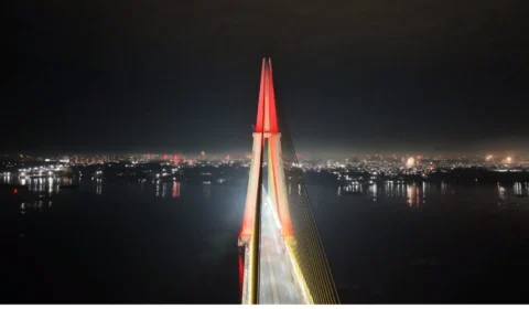 Imagem de drone mostra queima de fogos em regiões de Manaus