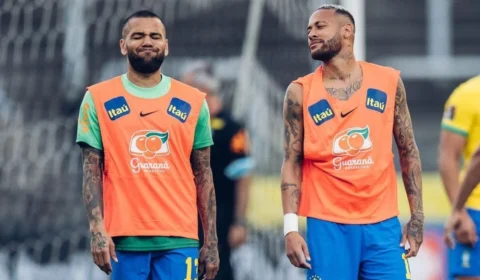 Daniel Alves recebeu R$ 800 mil de Neymar para redução de pena