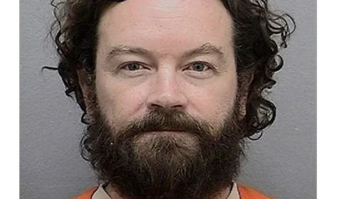 Ator de “That ’70s Show”, inicia cumprimento de pena de 30 anos por estupro