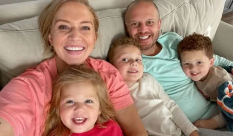 Pais deixam filhos sozinhos para “fazerem o que quiserem” e resultado viraliza; veja vídeo