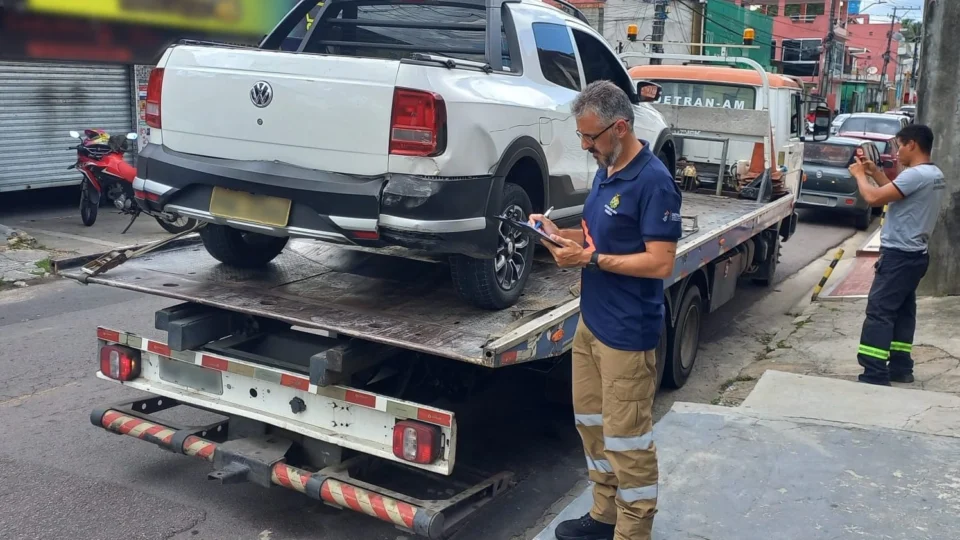 Motorista embriagado e sem CNH provoca acidente em Manaus