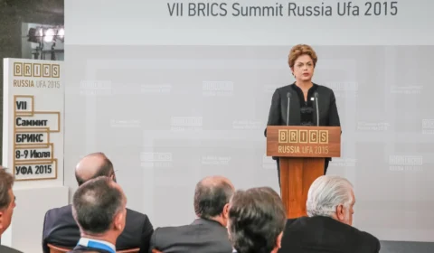 Banco comandado por Dilma transfere US$1 bi para o Governo