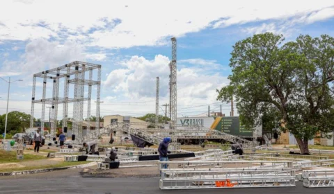 Estrutura da festa da virada começa a ser montada em Palmas, no TO