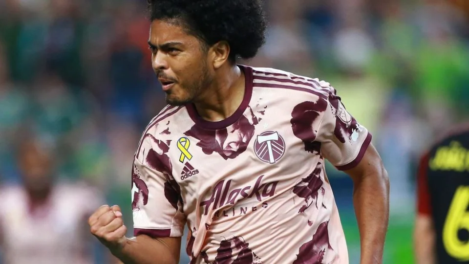 Flamengo segue tentando Evander: ‘negociação difícil por conta do valor”