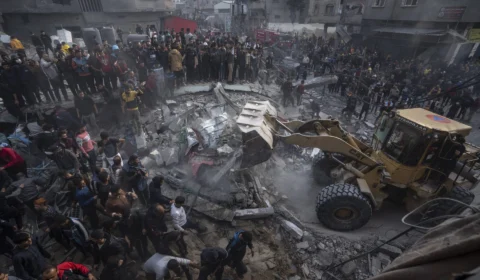 Líder do Hamas chega ao Egito para negociar trégua com Israel em Gaza