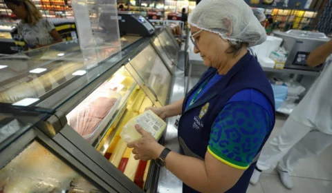 Visa apreende 4,5 mil toneladas de alimentos em supermercados de Manaus