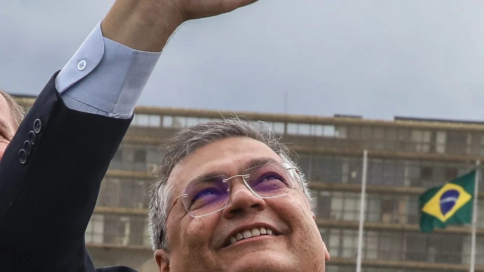 Dino deve deixar o ministério da Justiça até sexta-feira (12)