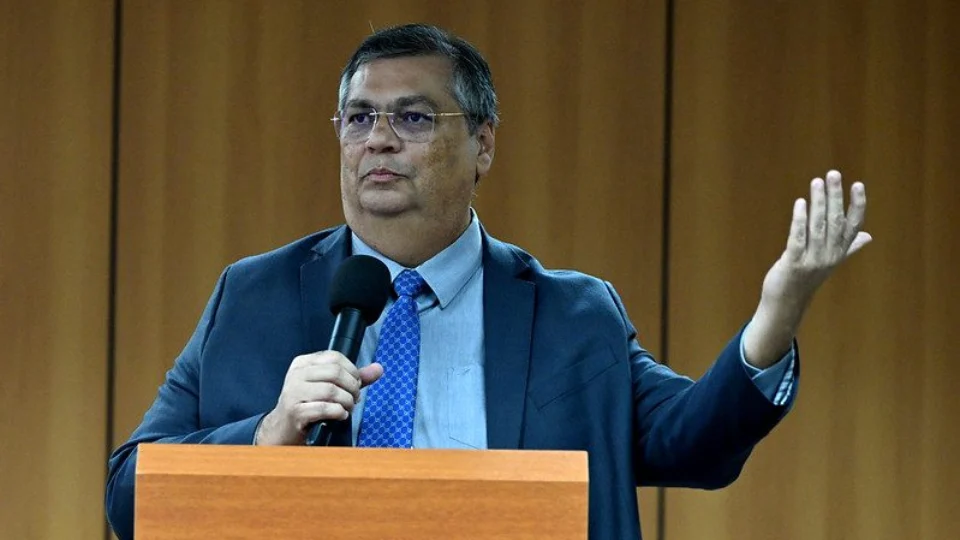 GLO vai ser prorrogada em portos e aeroportos por 6 meses, diz Dino  