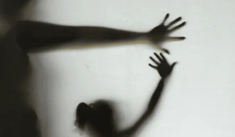 Homem agride filha em Manaus e deixa criança em estado grave