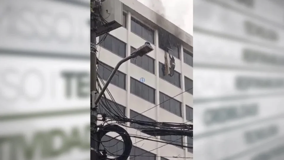 VÍDEO: homem cai do 8° andar de hotel tentando fugir de incêndio em Belém