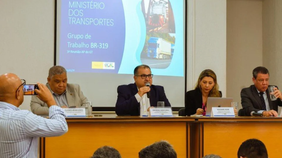 Ministério dos Transportes reúne grupo para discutir BR-319