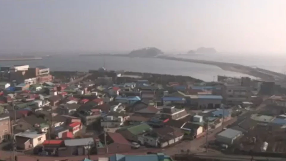 Coreia do Norte dispara 200 projéteis no mar, alerta Coreia do Sul