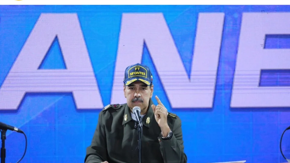 Essequibo: Maduro mobiliza exército em resposta a navio militar britânico