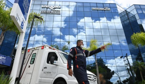 Após principio de incêndio pacientes são retirados de hospital em SP