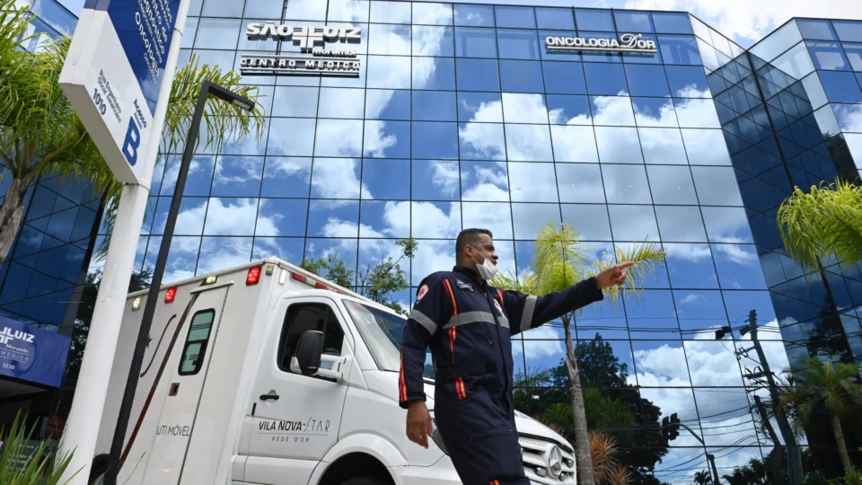 Após principio de incêndio pacientes são retirados de hospital em SP