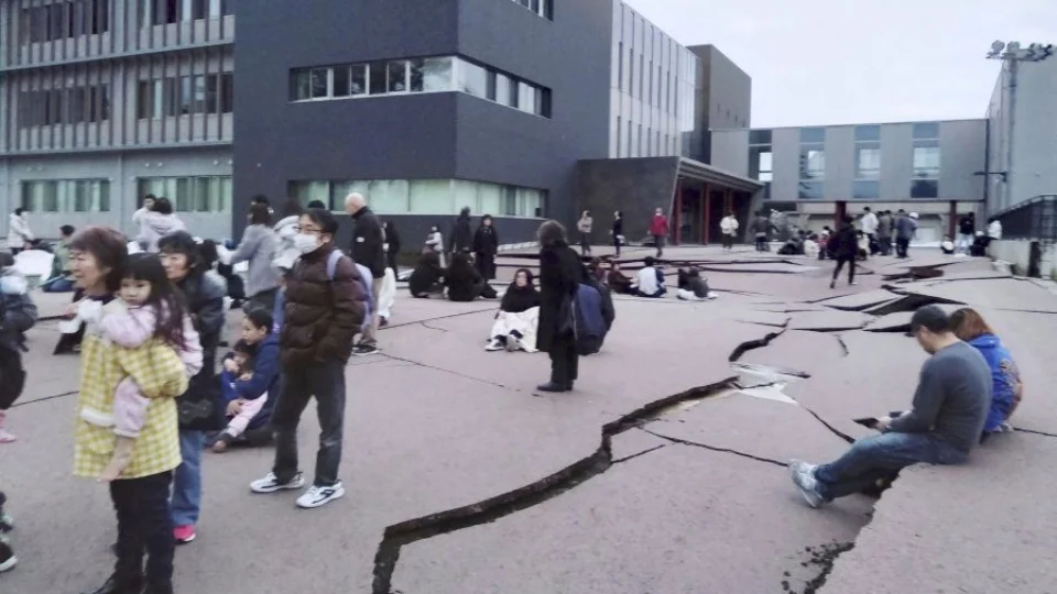 Japão alerta tsunami após fortes terremotos no Mar do Japão