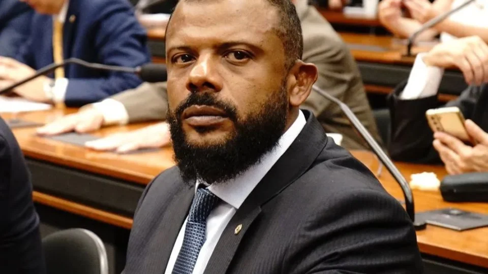 Justiça nega foro a deputado de SP acusado de espancar companheira