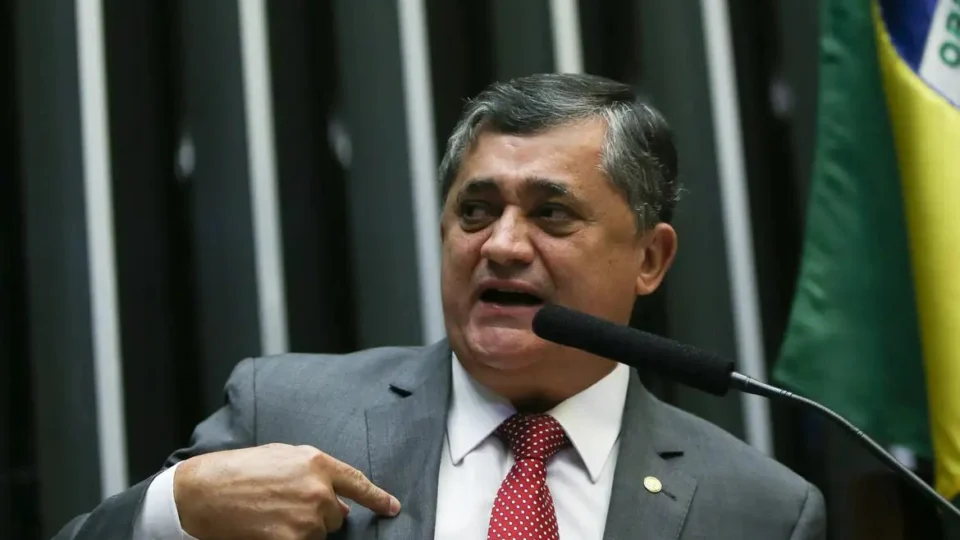 Líder do Governo na Câmara pede reforma no sistema de inteligência