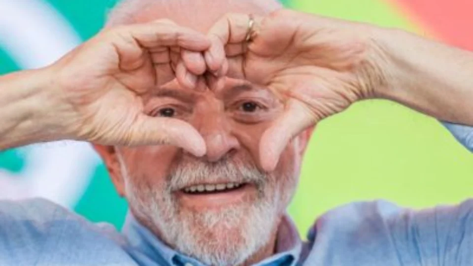 Lula autoriza férias para 3 ministros, Esther, Flávio Dino e André de Paula