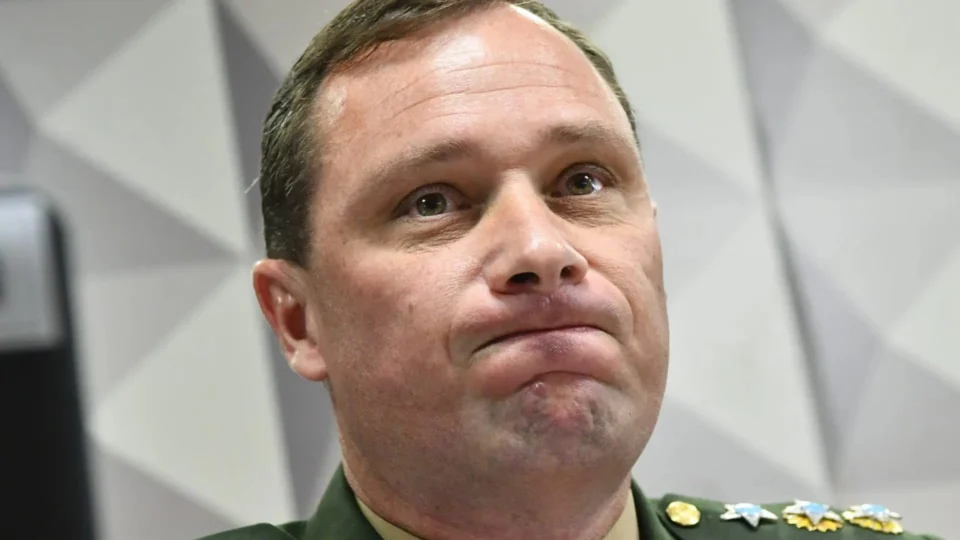 Militares querem R$ 300 mil para ajudar Mauro Cid a pagar advogados