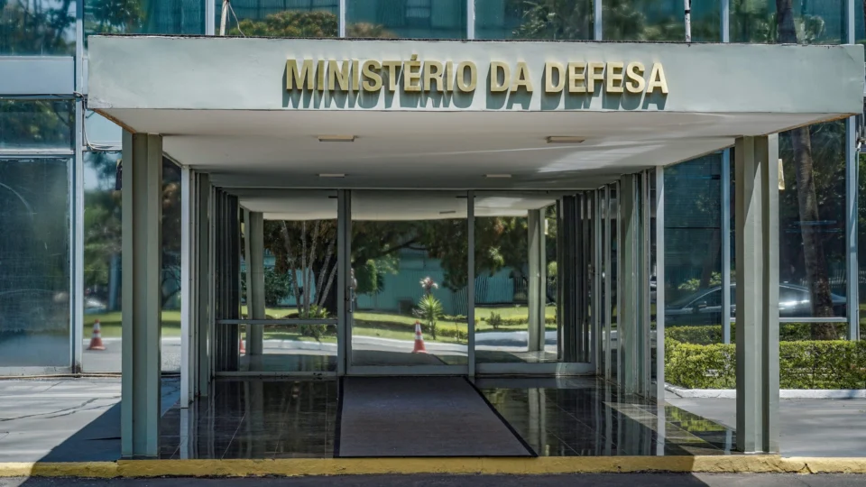Governo anuncia corte de orçamento do Ministério da Defesa e PF