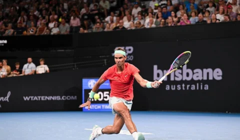 Nadal sente dores e perde batalha de 3h30min nas quartas de final de Brisbane