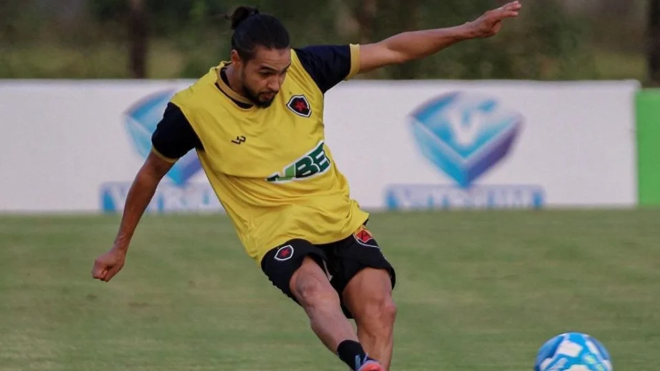 Nacional FC anuncia contratação do meia Rogerinho