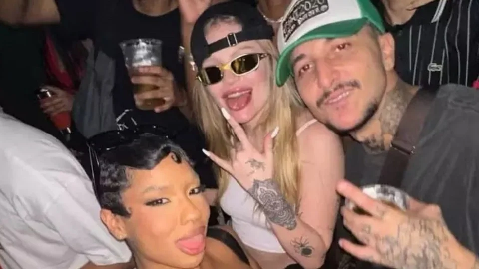 Luísa Sonza viraliza ao curtir baile funk na periferia de São Paulo