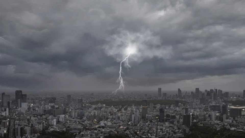 Região portuguesa é atingida por fortes chuvas e inundações