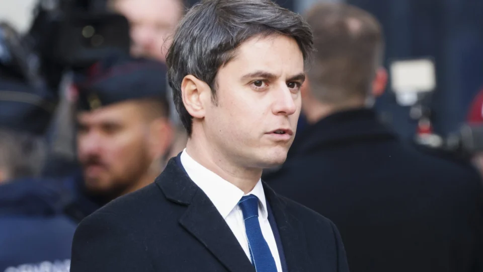 Novo primeiro-ministro da França é o primeiro a ser abertamente gay
