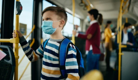 Casal americano esquece criança de 8 anos em ônibus em Roma