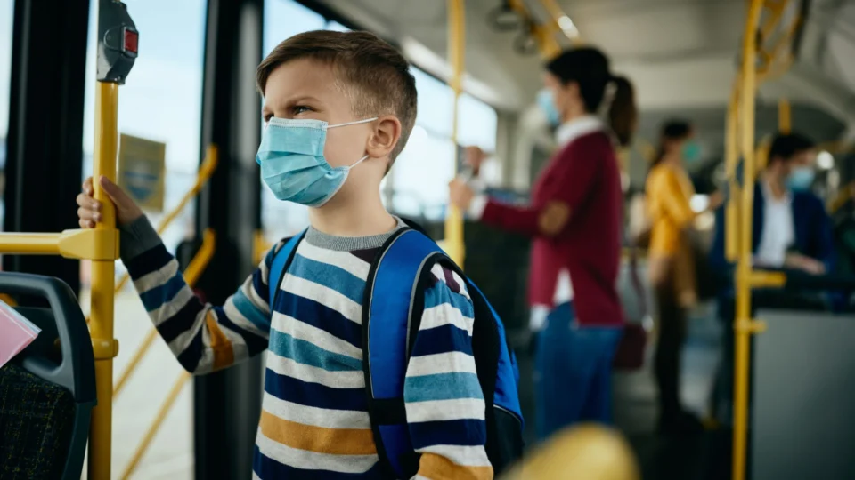 Casal americano esquece criança de 8 anos em ônibus em Roma