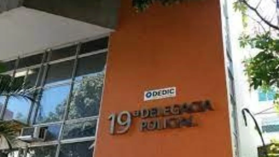 Homem é preso no RJ após forjar o próprio sequestro ‘Ele pagou para apanhar’