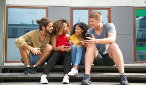 No Rio, 83% são a favor de proibir o uso de celulares nas escolas