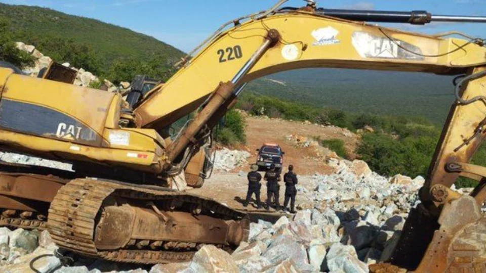 PF mira garimpo ilegal na BA que exporta quartzo verde para a China