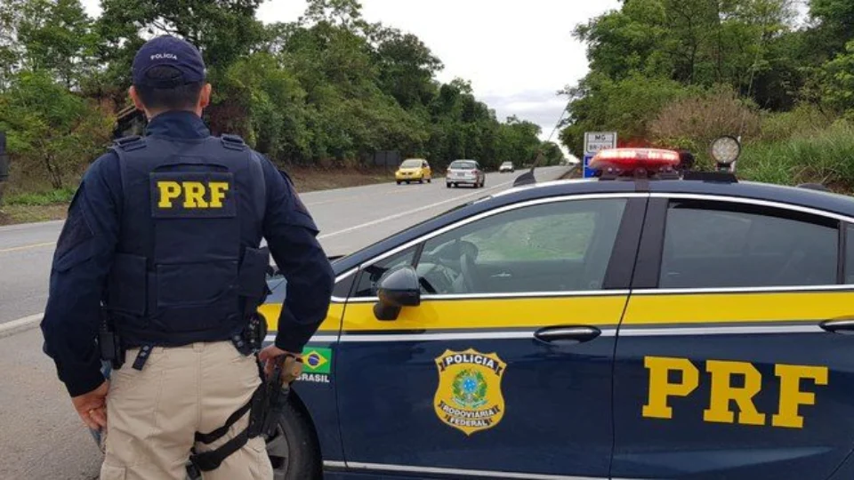 PRF realiza ações educativas para fiscalização de exame toxicológico 