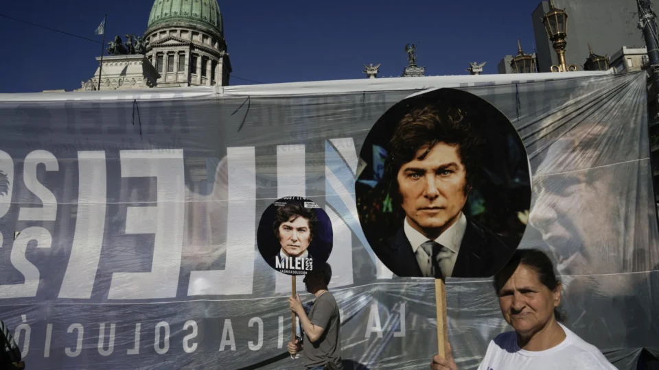 Pacote Milei: emergência até 2025, eleições e desregulamento da economia