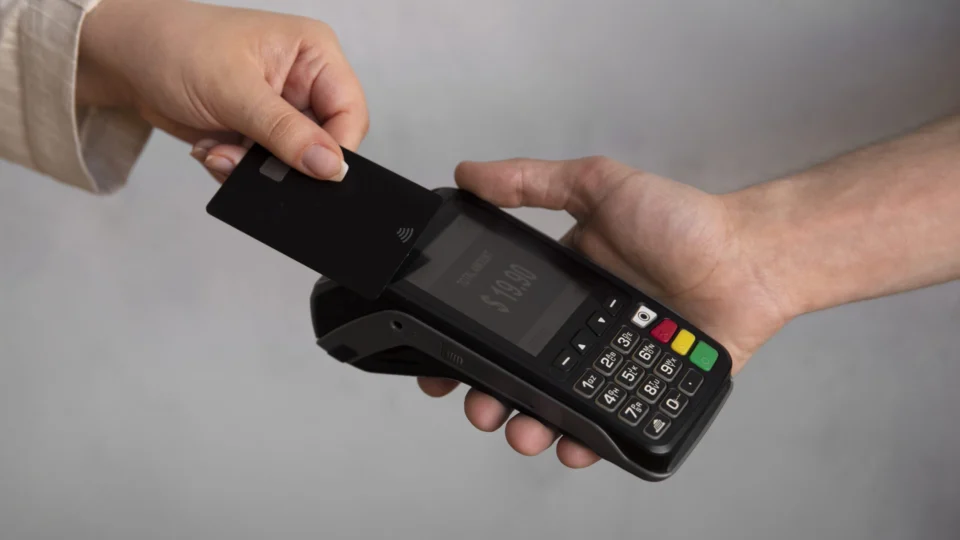 Medida que poderia proibir compras parceladas é revogada; entenda