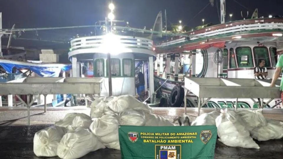 Polícia apreende 1 tonelada de pescado ilegal na Feira da Panair em Manaus