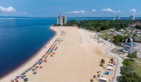 Ponta Negra é fechada para banho no último fim de semana do ano, em Manaus
