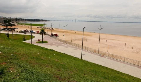 Praia da Ponta Negra é liberada para banho após quase 3 meses interditada